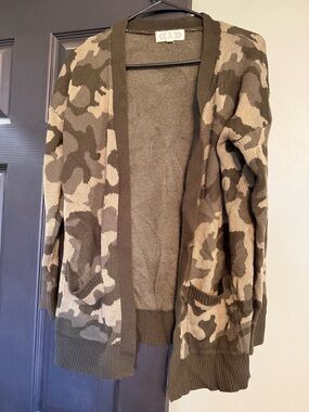 Woman’s Camouflage Open-Front Sweater Cardigan - Olive/Tan